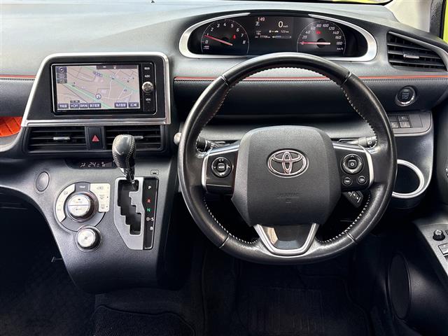 Toyota Sienta 5