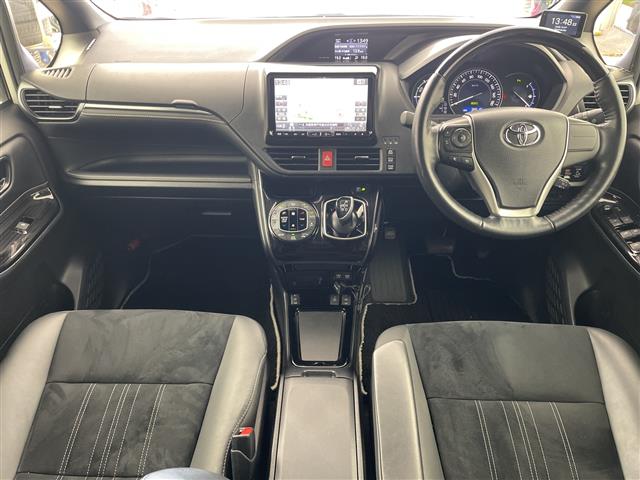 Toyota Esquire 2
