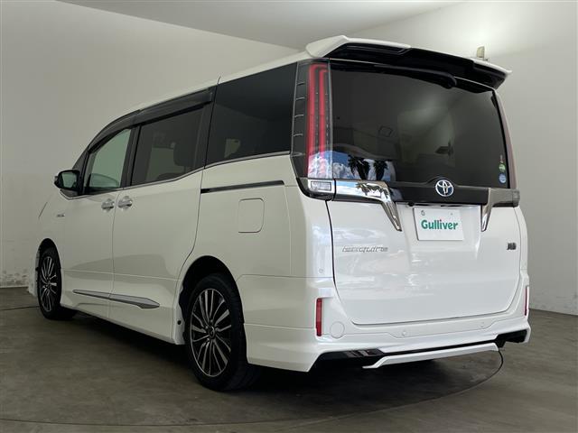Toyota Esquire 3
