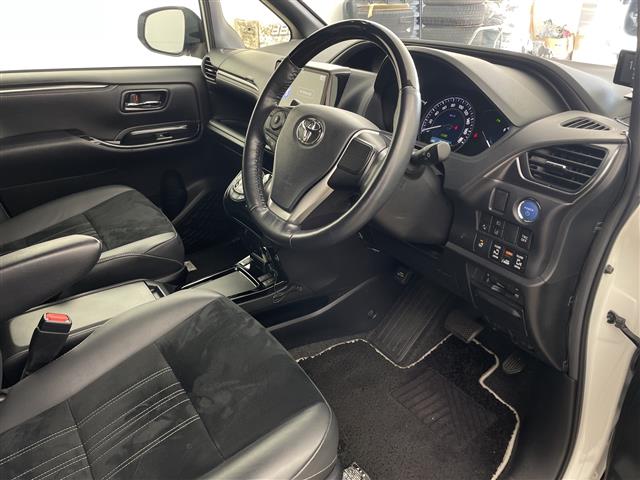 Toyota Esquire 10