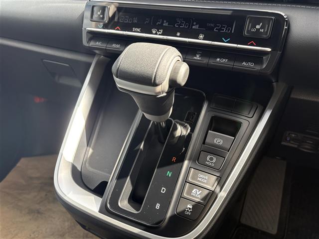 Toyota Noah 11