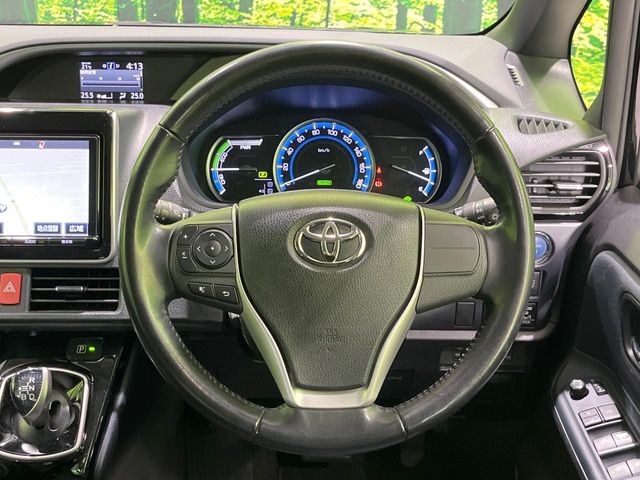 Toyota Voxy 12