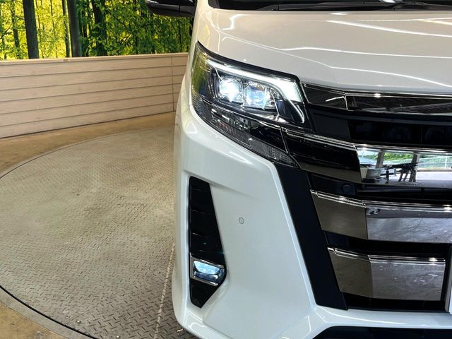 Toyota Noah 12