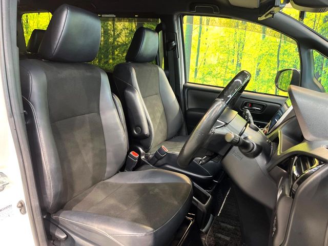 Toyota Noah 9