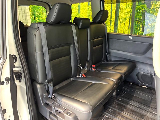 Nissan Serena 11