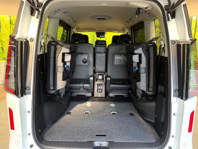 Nissan Serena 12