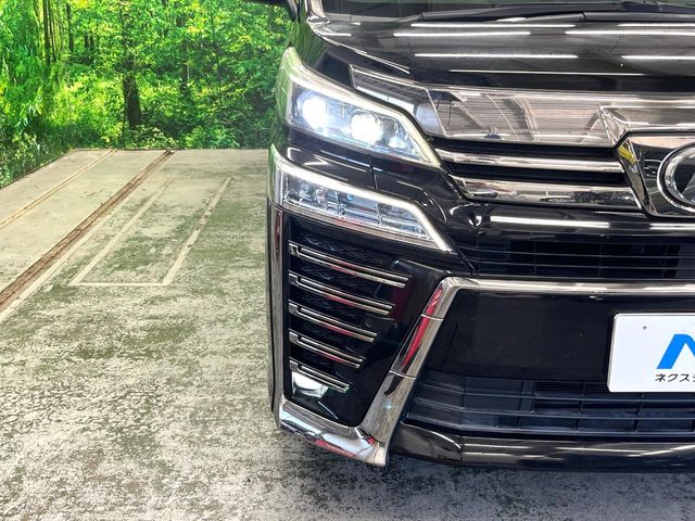 Toyota Vellfire 12