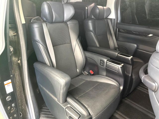 Toyota Vellfire 9
