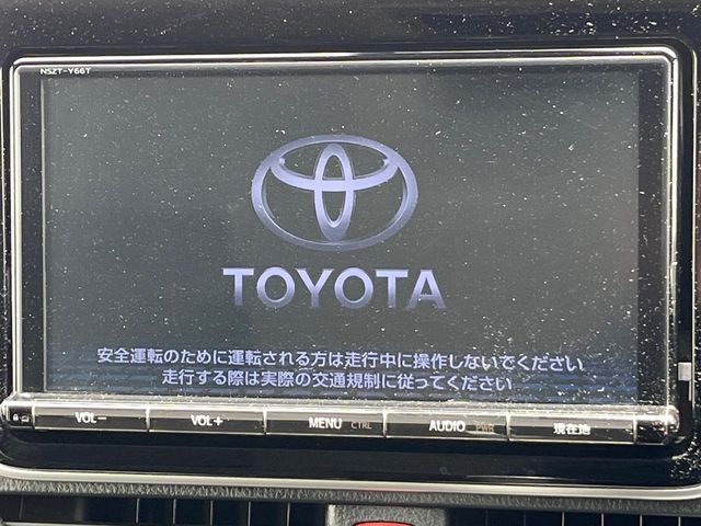 Toyota Voxy 3