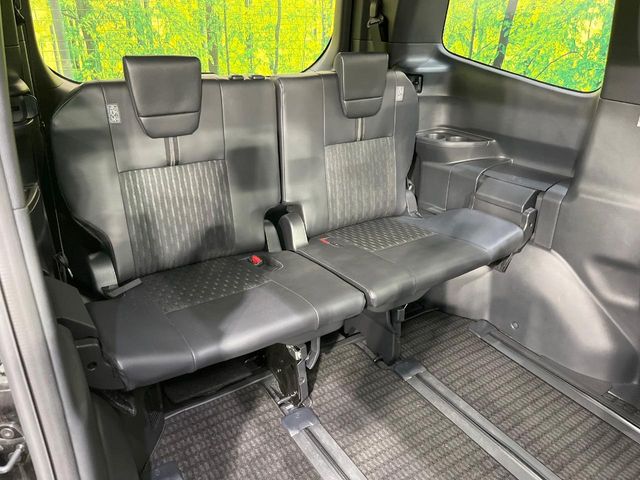 Toyota Noah 10