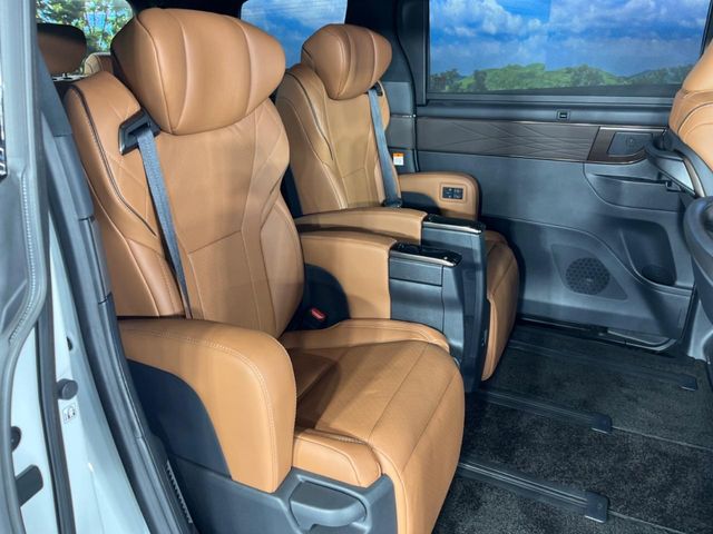 Toyota Vellfire 10