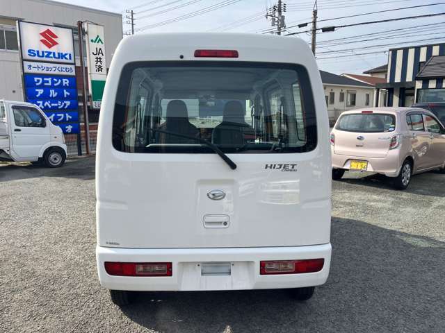 Daihatsu Hijet Cargo 6