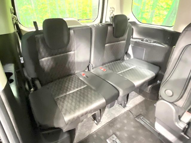 Nissan Serena 12