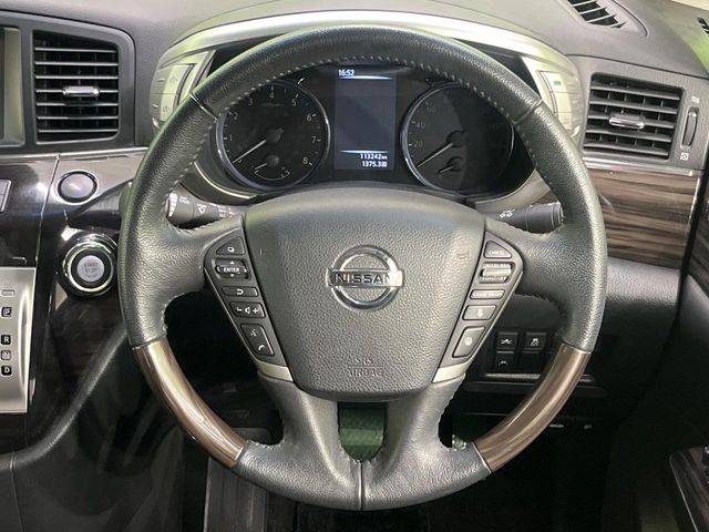 Nissan Elgrand 12