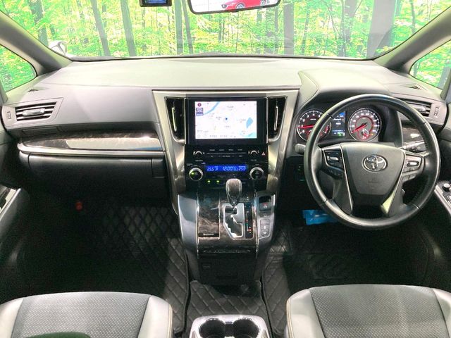Toyota Vellfire 2