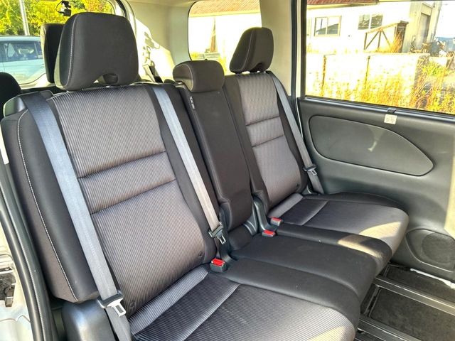 Nissan Serena 9