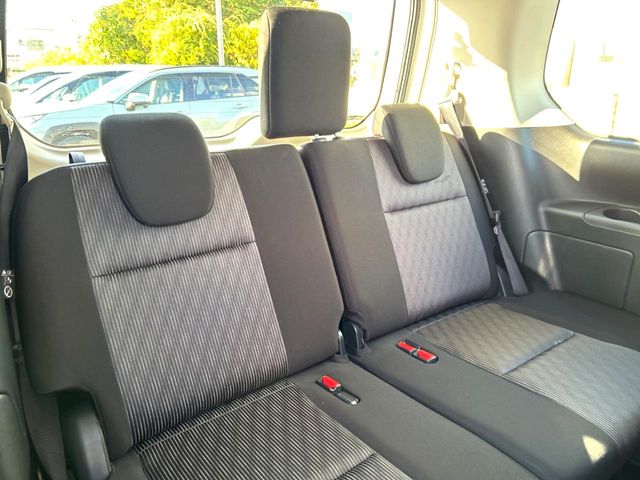 Nissan Serena 10