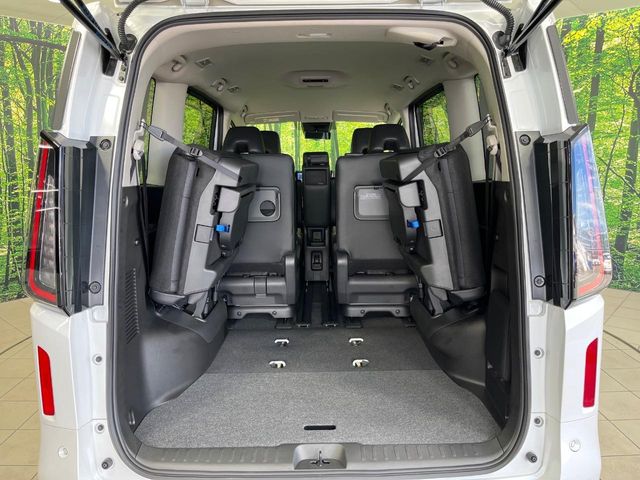 Nissan Serena 11