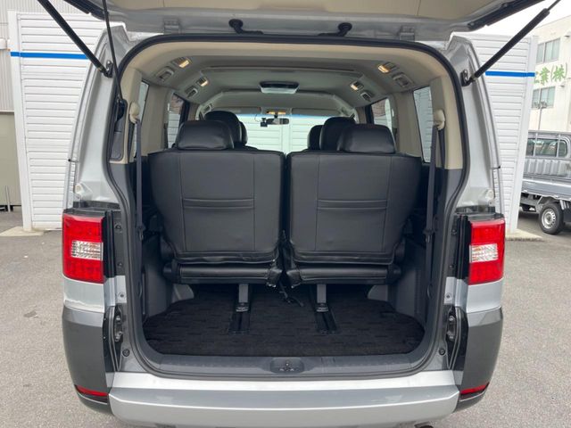 Mitsubishi Delica D:5 11