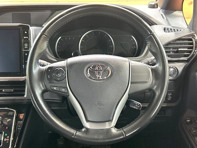Toyota Noah 12