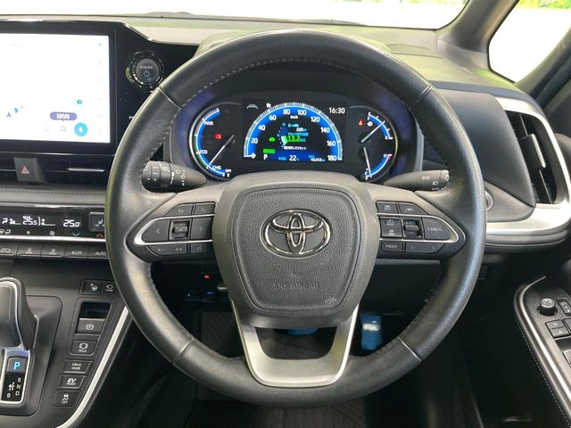 Toyota Voxy 11
