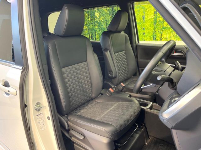 Toyota Voxy 8