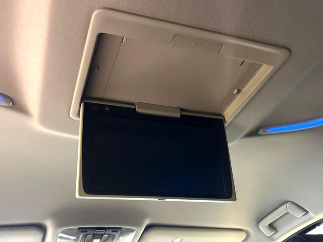 Toyota Alphard 4