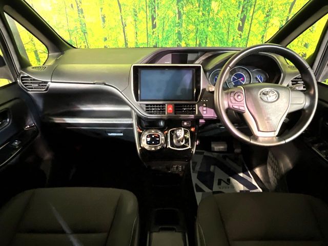 Toyota Voxy 2