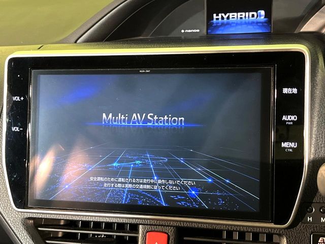 Toyota Voxy 4