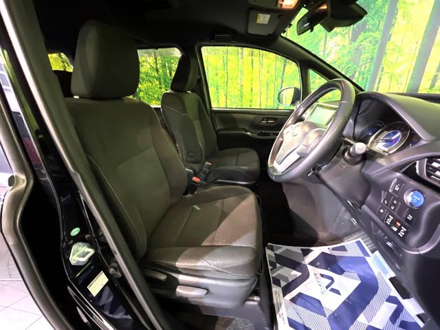 Toyota Voxy 8