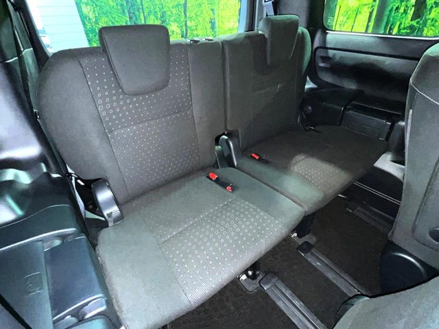Toyota Voxy 9