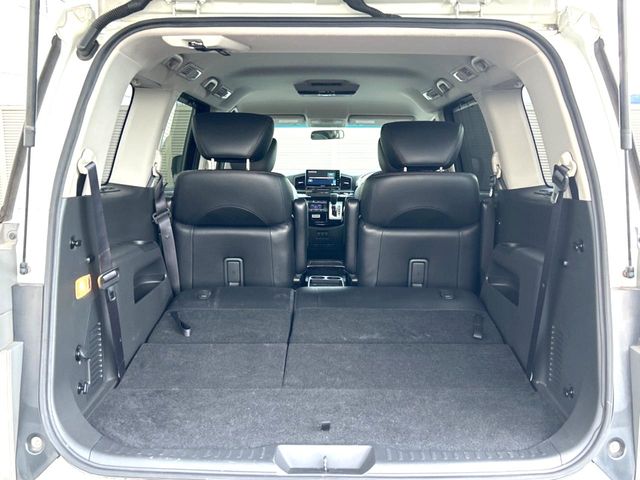 Nissan Elgrand 11