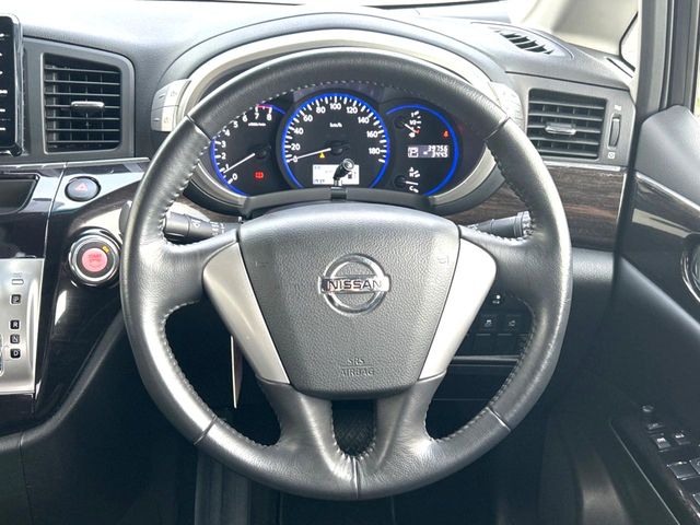 Nissan Elgrand 12