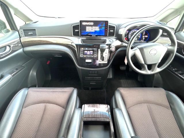Nissan Elgrand 2