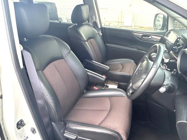Nissan Elgrand 8