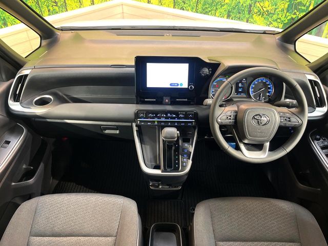 Toyota Voxy 2