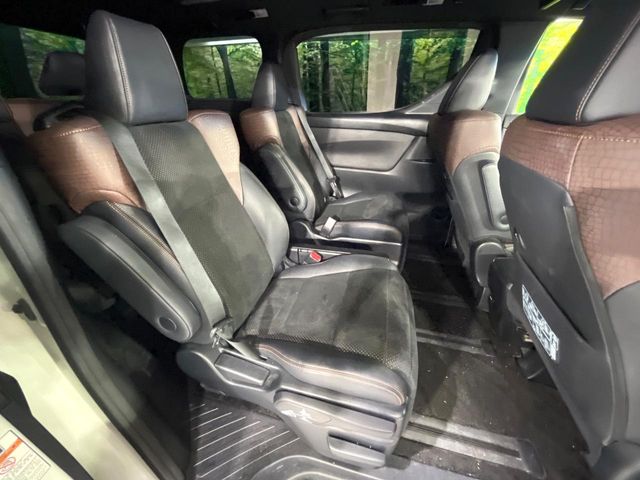 Toyota Alphard 9