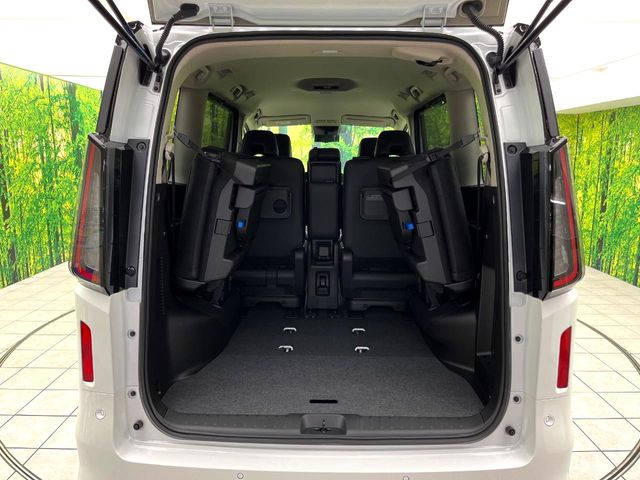Nissan Serena 10