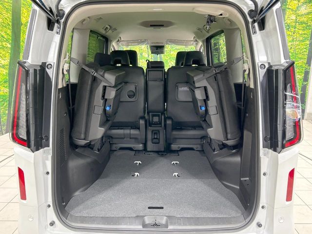 Nissan Serena 11
