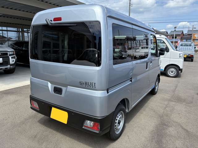 Daihatsu Hijet Cargo 4