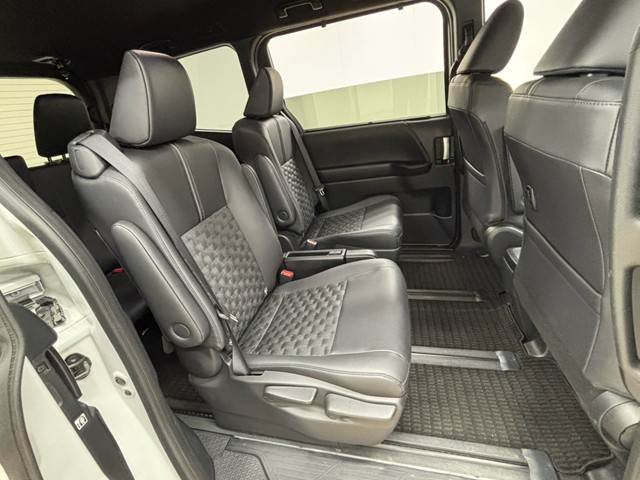 Toyota Voxy 11