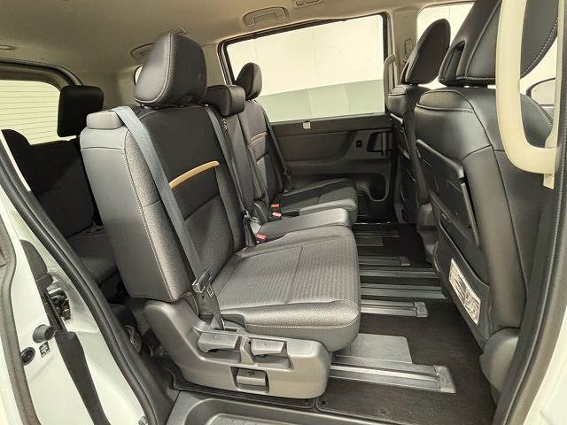 Nissan Serena 11