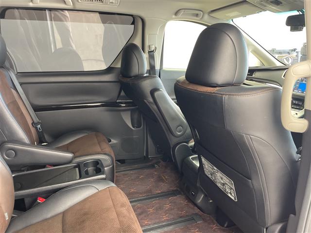 Toyota Alphard 12