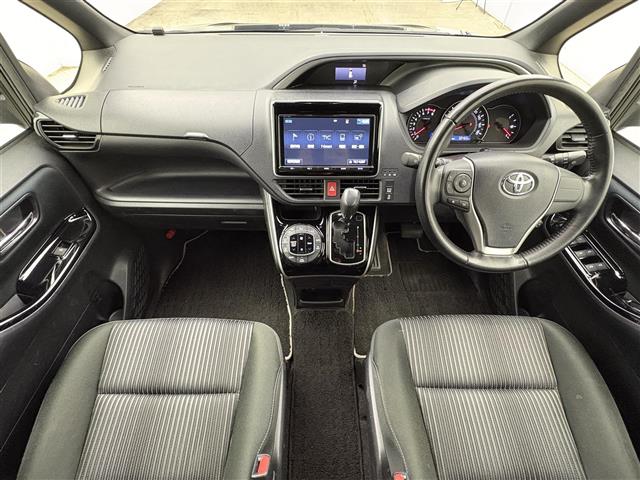 Toyota Voxy 4