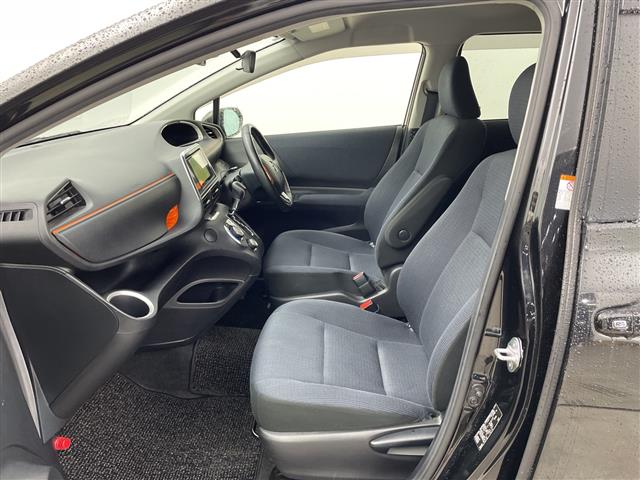 Toyota Sienta 8