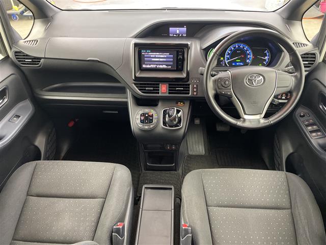 Toyota Voxy 2