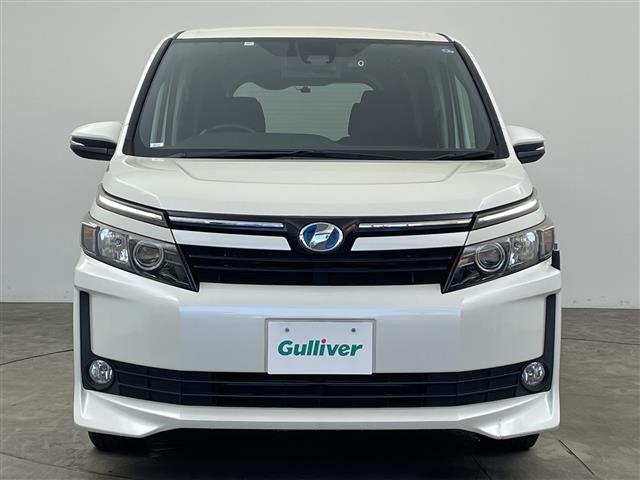Toyota Voxy 4