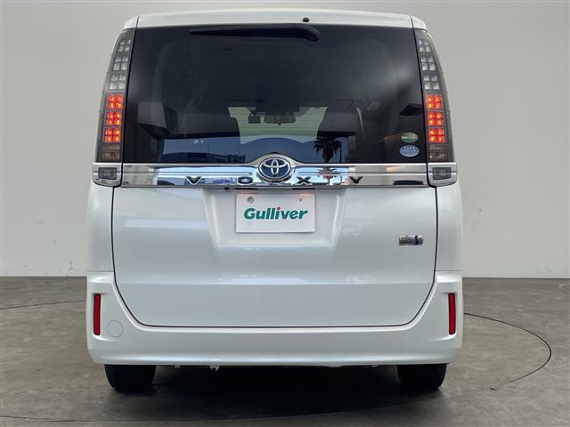 Toyota Voxy 5