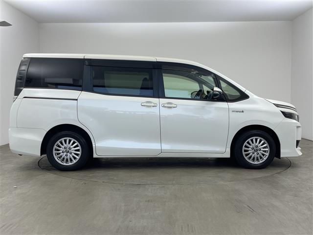 Toyota Voxy 8