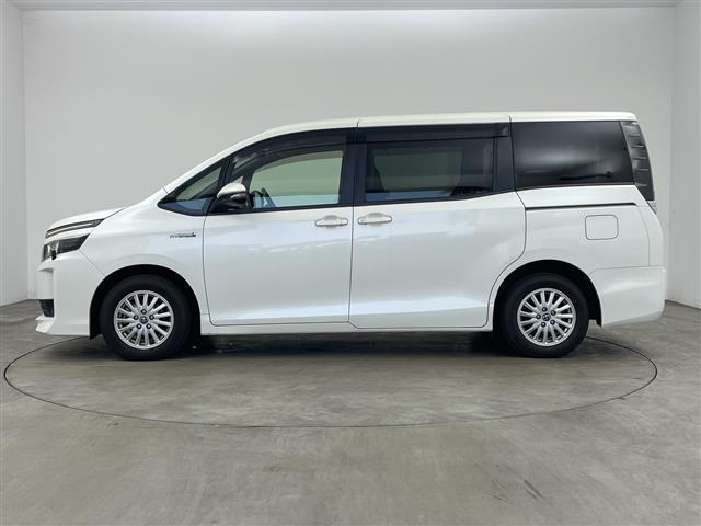 Toyota Voxy 9